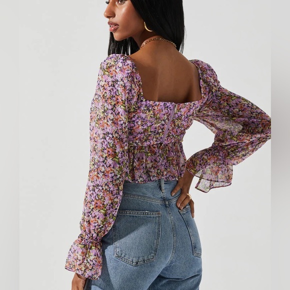 ASTR THE LABEL LUANN TOP PURPLE NAVY FLORAL - Picture 2 of 4